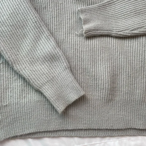 V Neck Ribbed Sweater - Picture 4 of 6